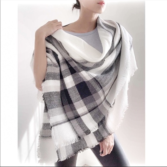 OVERSIZED PLAID BLANKET WRAP SCARF - Picture 3 of 4